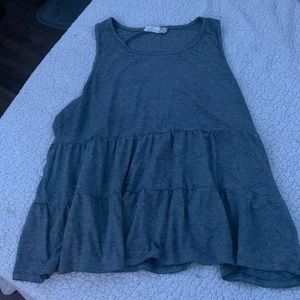 tank top loose fitting & ruffle details